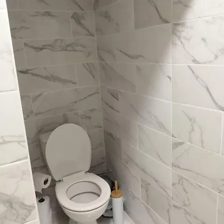 Charming 1-bed In Apartament